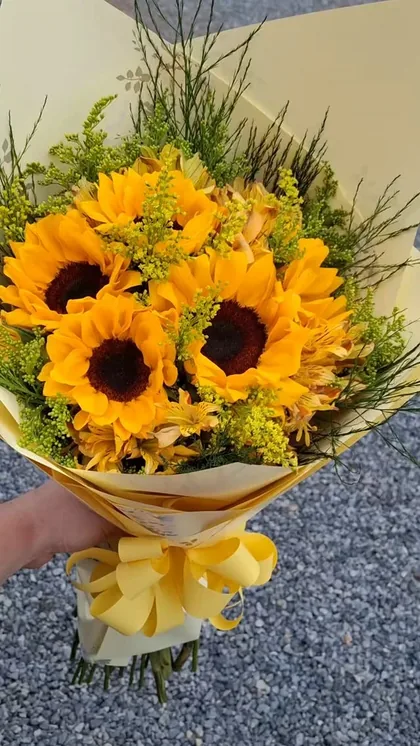Mais um buquê feito na hora pela Plantas do Vale.