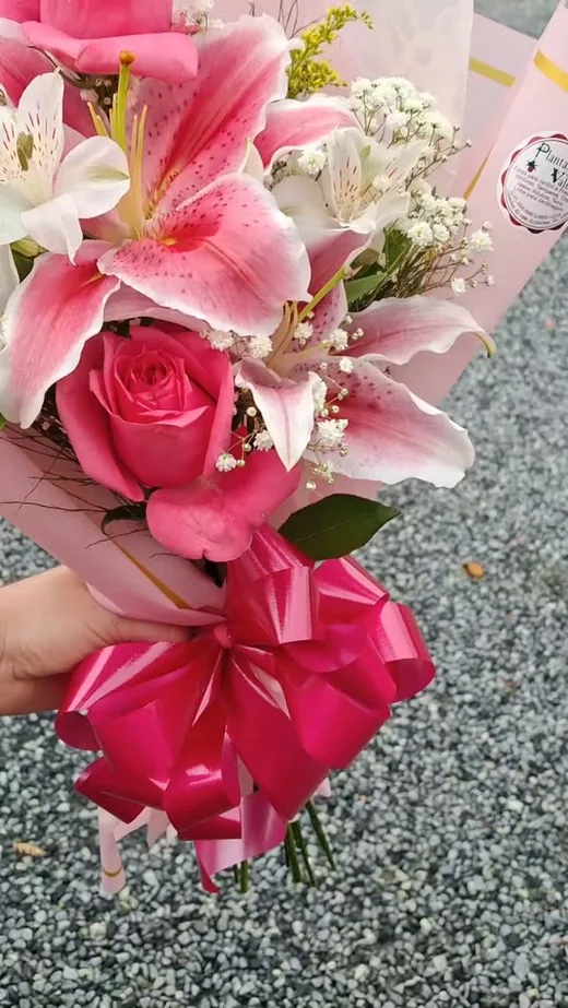 Mais um buquê feito na hora pela Plantas do Vale.