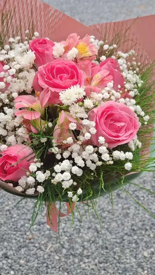 Mais um buquê feito na hora pela Plantas do Vale.