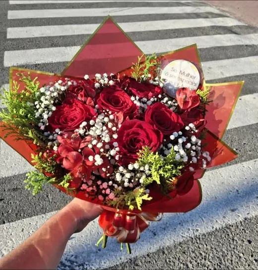 Mais um buquê feito na hora pela Plantas do Vale.