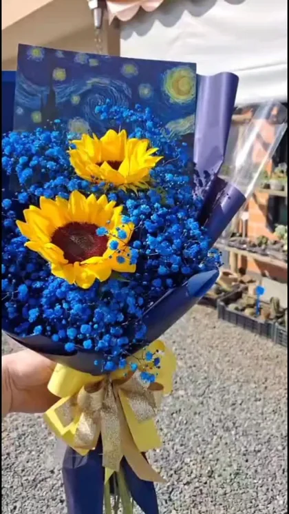 Mais um buquê feito na hora pela Plantas do Vale.